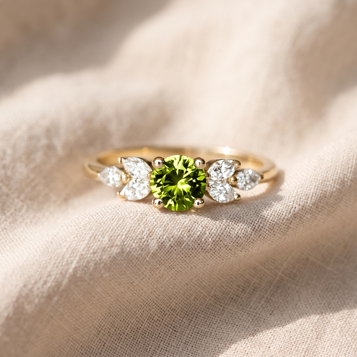 Anello Vintage in Oliva con Cristalli di Zirconia