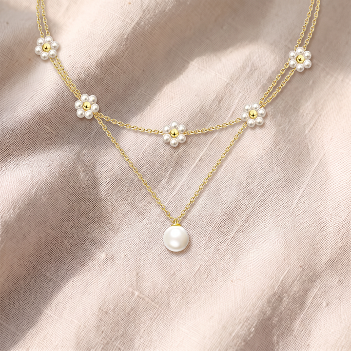 Collana a Strati di Perle con Dettaglio Floreale - Tonalità Oro