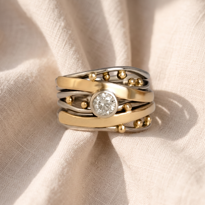 Anello Vintage in Oro con Cristalli di Zirconia Incastonati