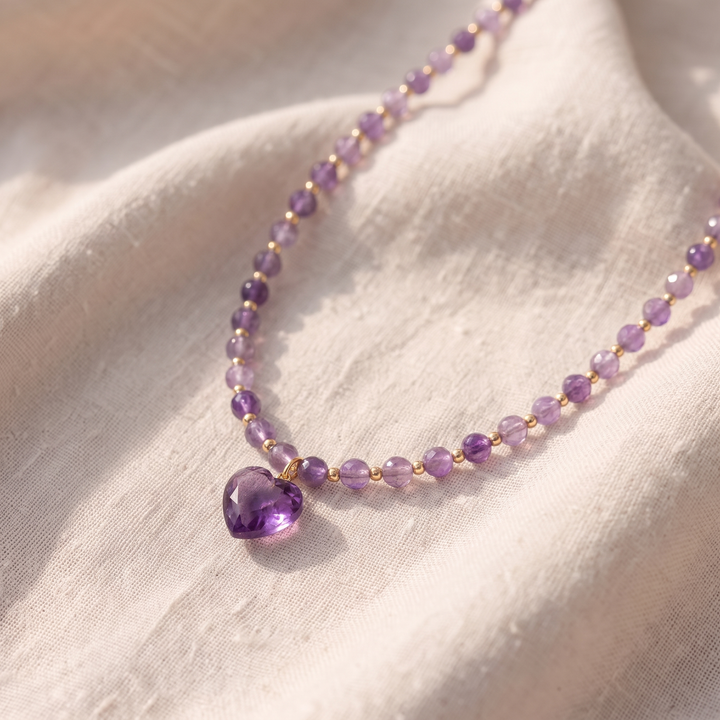 Magnifico collana con pendente a forma di cuore in ametista