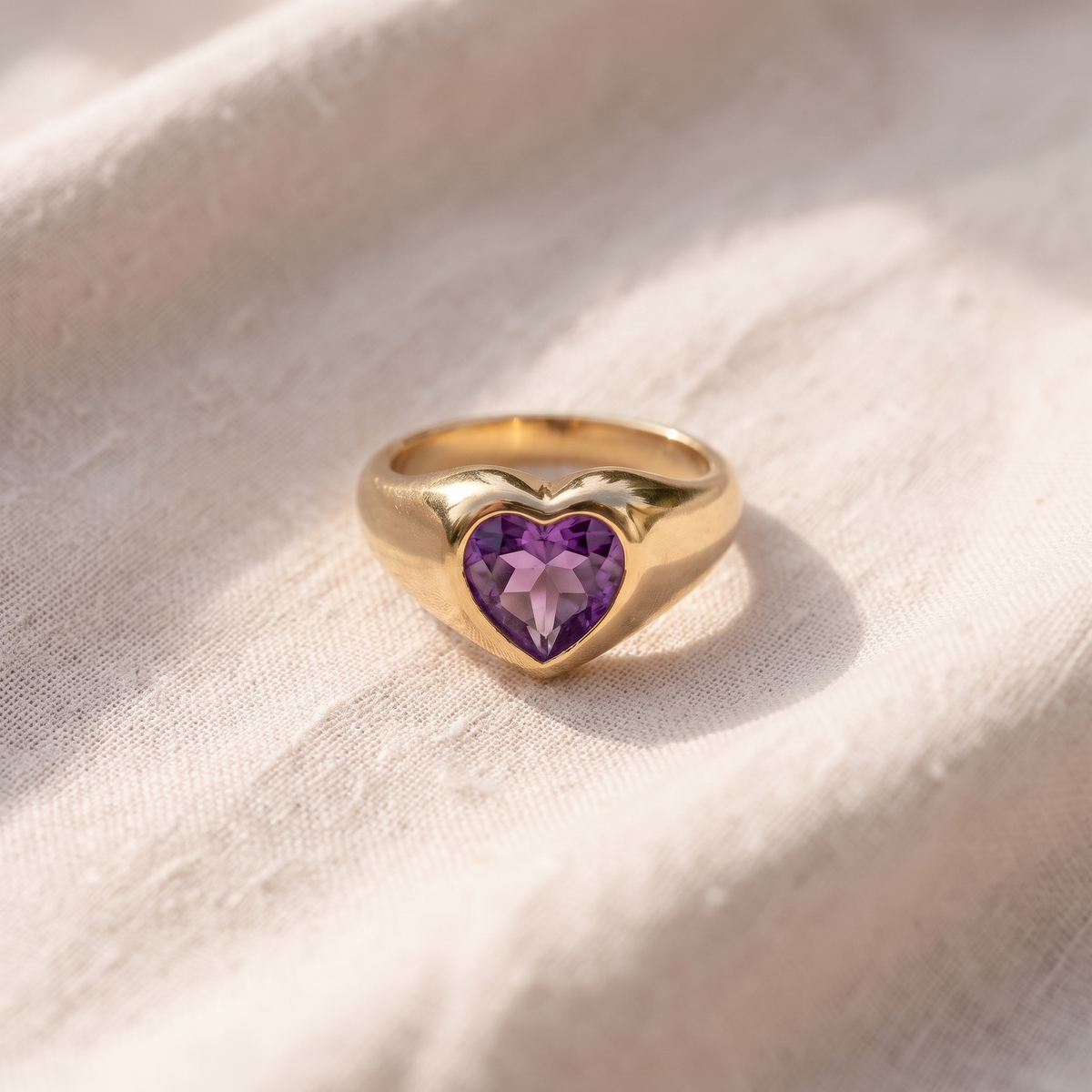 Anello cocktail dorato a forma di cuore
