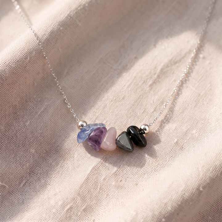 Collana minimalista con cristallo grezzo