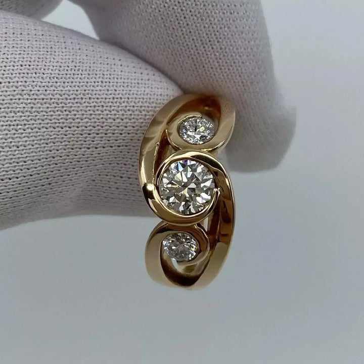 Anello Spiralato in Oro Vintage con Pietre Scintillanti