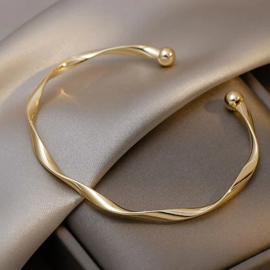 Elegante bracciale dorato
