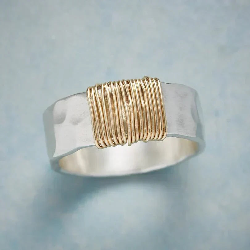 Anello boho dorato con fili