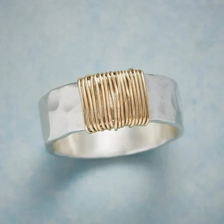 Anello boho dorato con fili