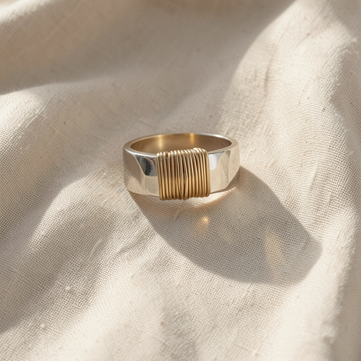 Anello boho dorato con fili