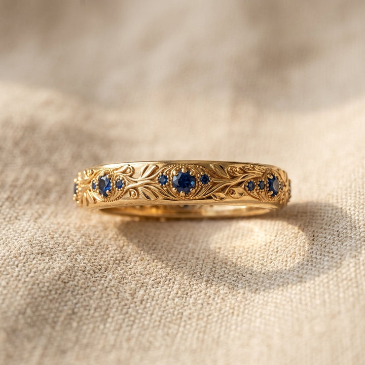 Anello delicato con zirconi blu a forma di foglia
