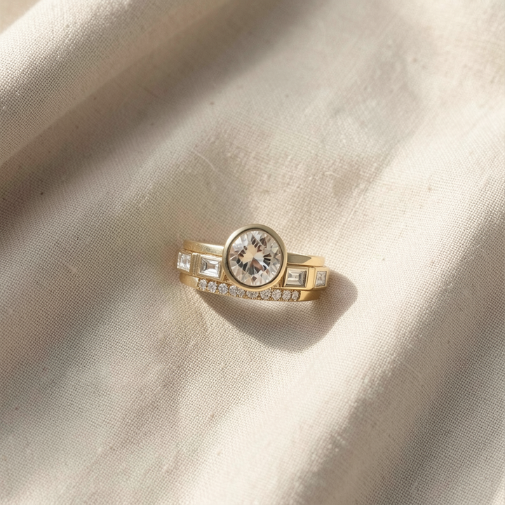 Anello di cristallo dorato