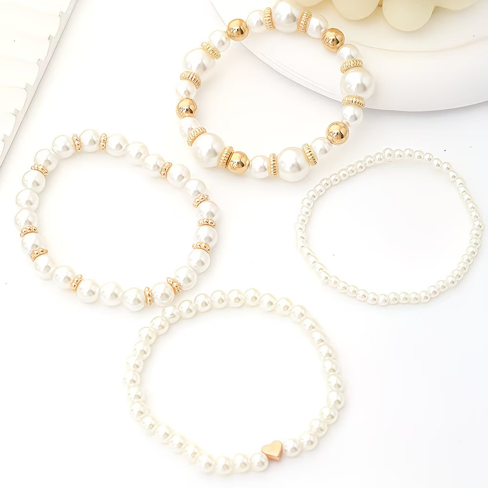 Set di 4 bracciali dorati con perle
