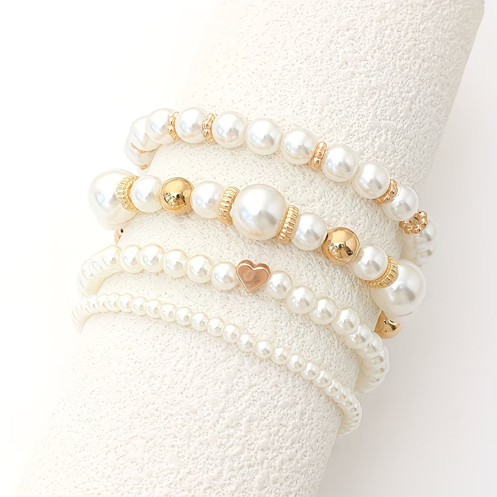 Set di 4 bracciali dorati con perle