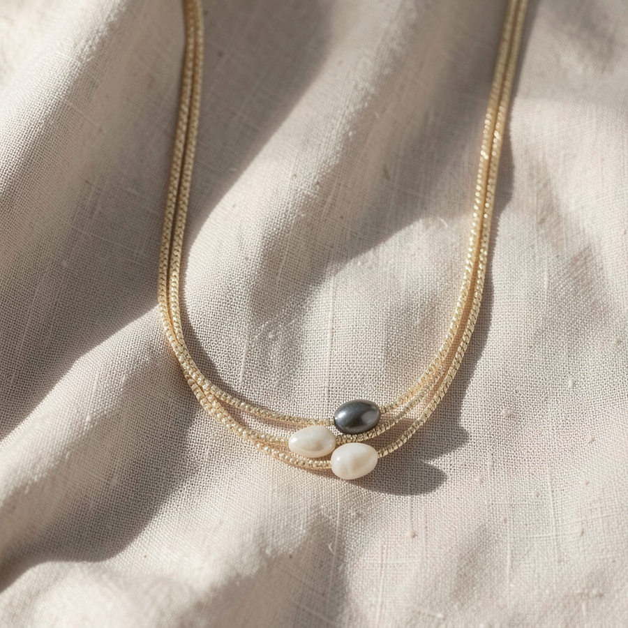 Collana con perle sintetiche
