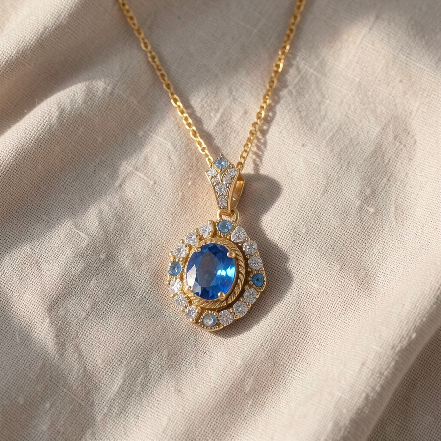 Collana dorata con zaffiro ovale e doppio contorno