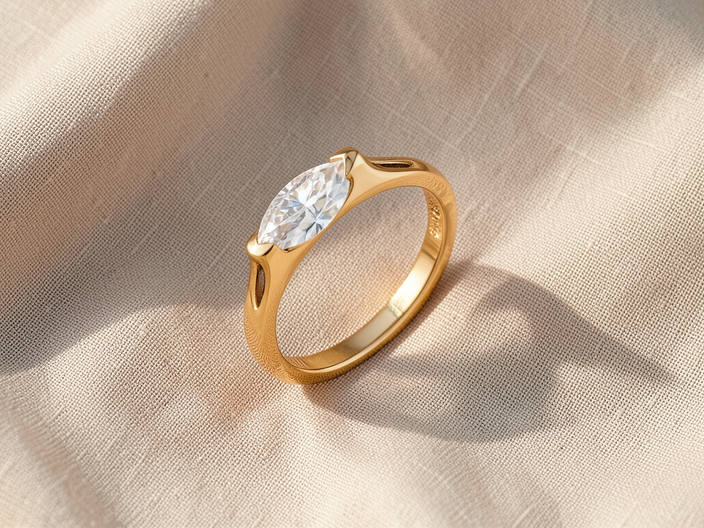 Anello sottile dorato