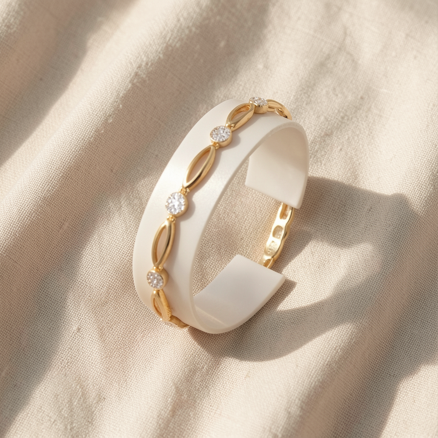 Bracciale dorato con zirconi