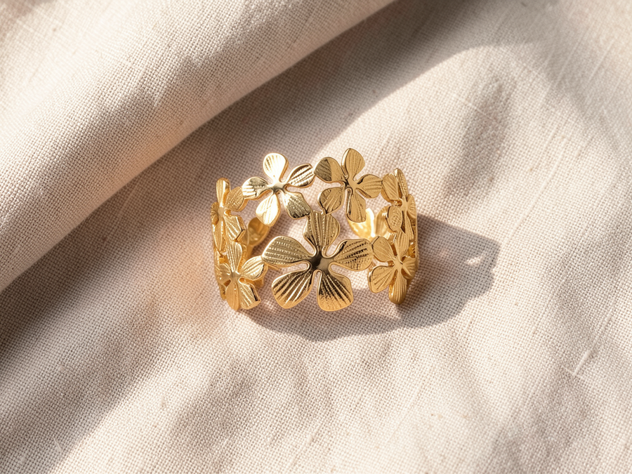 Anello floreale con cristalli