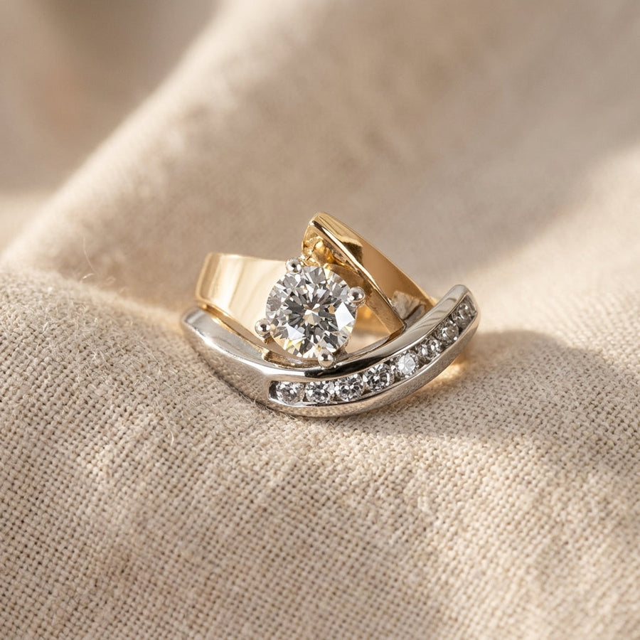 Anello irregolare con zirconi